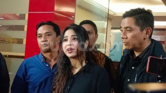 Mengetahui Haters Anaknya Ditangkap, Reaksi Ibunda Dewi Perssik jadi Sorotan