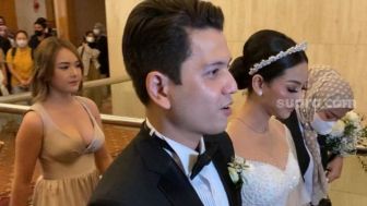 Amanda Manopo Pamer Belahan Indah di Pernikahan Glenca Chysara, Netizen sampai Debat Panas: Gede Juga, Gak Mau Kalah Sama Pengantin