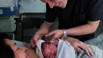 Gracia Indri Melahirkan Bayi di Belanda, Wajah Anak Perempuan Curi Perhatian