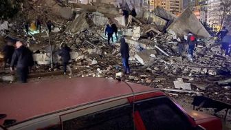 Ngeri! Gempa Besar Guncang Turki, Gedung Tinggi Ambruk, Sirine Meraung-raung
