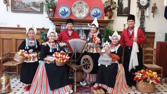 Ayu Tingting Sekeluarga Liburan Foto Bareng Berpakaian Tradisional Belanda, Ternyata Harga Jasa Fotonya Bikin Orang Biasa Geleng-geleng Kepala