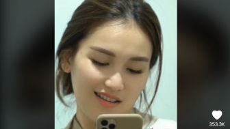 Ayu Ting Ting ketika Lagi Syuting Ditelpon Sama Pria Pakai Bahasa Korea? Warganet: Suaranya Sih Boy William