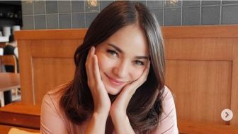 Dicibir Terlihat Tua oleh Netizen, Enzy Storia Tanggapi dengan Cantik dan Elegan