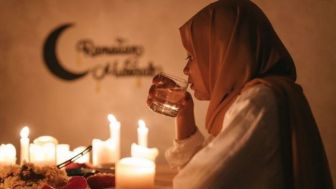 Minum Oralit ketika Sahur Mencegah Haus saat Berpuasa, Benarkah?