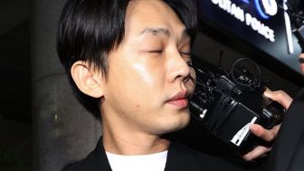 Momen Yoo Ah In 'Tertusuk Mic' Wartawan saat Selesai Diperiksa Polisi Jadi Lelucon Netizen Korea Selatan, Ini Kata Mereka