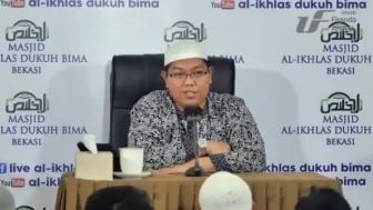 Hukum Sholat Tarawih Sendirian, Menurut Ustadz Firanda Andirja