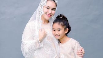 Anak Kembali ke Sekolah Ayu Ting Ting Siapkan Bekal Dari Subuh