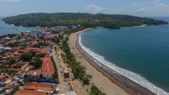 Menikmati Pesona Pantai Pangandaran dan Keindahan Alamnya: Destinasi Liburan Terbaik di Jawa Barat
