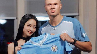 Jisoo Trending Topik Usai Mengunggah Ulang Unggahan Kebersamaan Dengan Haaland Manchester City