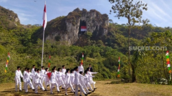 Momen Pengibaran sang Merah Putih Raksasa HUT RI ke-78, Promosikan Destinasi Wisata di Bandung Barat