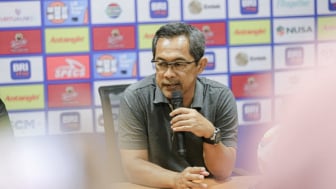 Tak ingin Kalah Kontra Arema FC, Kabomania Minta Aji Santoso Kasih Keras ke Bek Persikabo 1973?