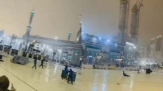 Viral Hujan Badai Terjang Kota Makkah Hantam Jemaah Umrah di Masjidil Haram