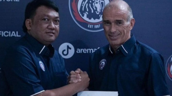 Ayah Kandung Ze Valente Pemain Persebaya, Resmi Jadi Pelatih Baru Arema FC