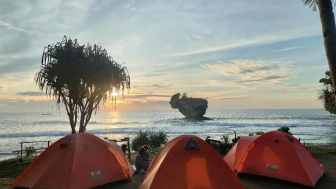 Mengisi Liburan Akhir Pekan di Pantai Madasari yang Eksotis