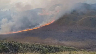 Update Terkini : Gunung Bromo  Akhirnya Diguyur Hujan, Kobaran Api Perlahan Mulai Padam