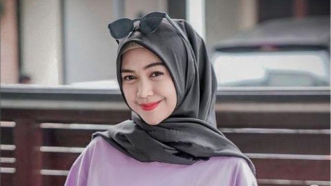 Aksi Ria Ricis Makan Sahur di Kolam Renang, Netizen: Namanya YouTuber, Makin Dicela Uangnya Makin Banyak