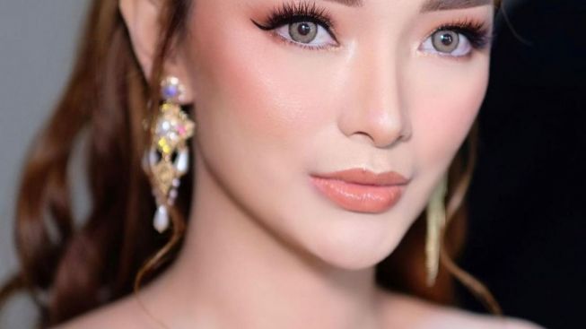 Tanggapi dengan Santai Terkait Isu Suaminya Hamili Model Hingga Melahirkan, Zaskia Gotik nyanyi Lagu No comment