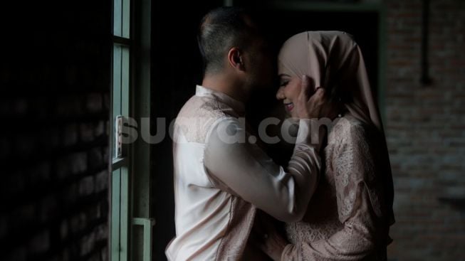 5 Cara Rayu Istri Biar 'Menikmati' Hubungan Intim, Nomor 3 Favorit Suami Banget