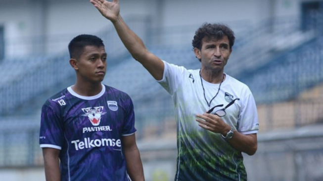 Menjelang Persib vs Dewa United, Febri Hariyadi Tak Masuk Pemain yang Direkomendasikan Luis Milla untuk Dipertahankan Musim Depan?