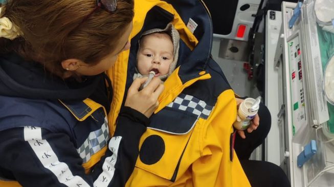 Ajaib, Bayi Baru Lahir Masih Terikat Tali Pusar ke Ibunya Ditemukan Masih Hidup di Reruntuhan Bangunan Akibat Gempa Turki