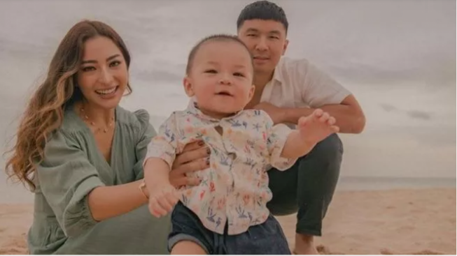 Parenting Nikita Willy Kembali Jadi Sorotan, Biarkan Baby Issa Jatuh dan Benjol
