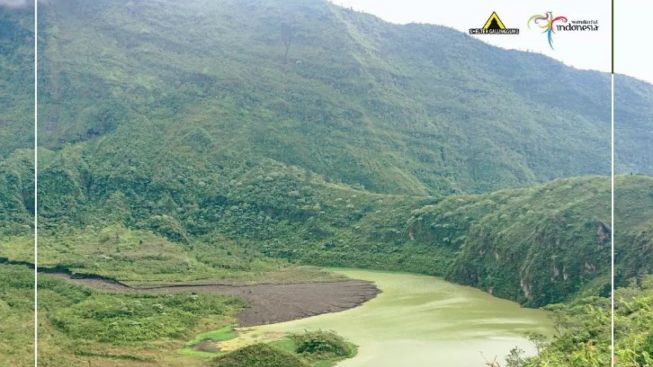 Dinding Kawah Gunung Galunggung Tasikmalaya Mengalami Longsor