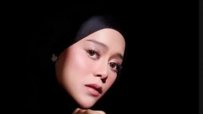 Bedah per Kalimat Lirik Lagu 'Insan Biasa', Benarkah ini Gambaran Lesti Kejora 'Move-On' dari KDRT Rizky Billar?