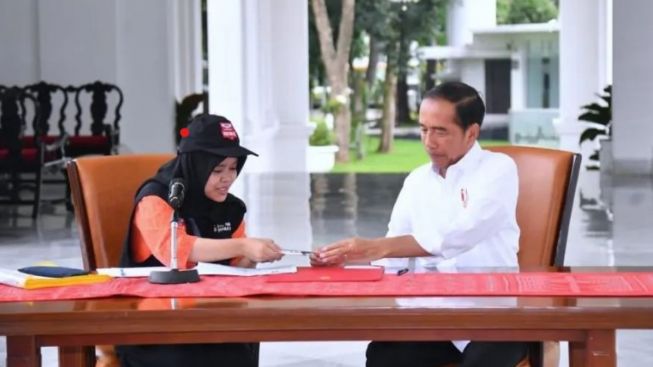 Begini Tanya Jawab Petugas Pantarlih Pemilu 2024 dengan Presiden Jokowi