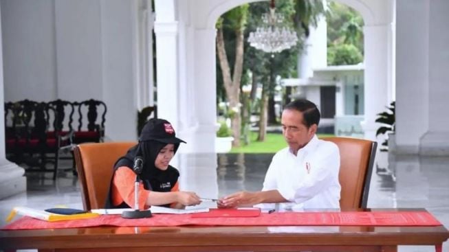 Pantarlih Lakukan Pemutakhiran Data Joko Widodo untuk Pemilu 2024, Netizen: Bapak Pekerjaan Sehari-hari Sebagai Apa?