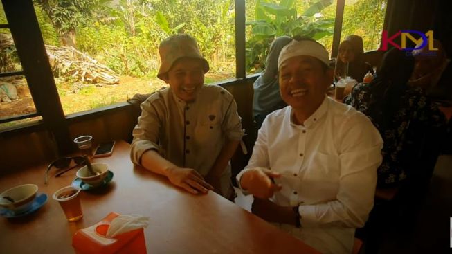 Dipecat Usai Bilang Maneh ke Ridwan Kamil, Guru Sabil Langsung Dikasih Pekerjaan Oleh Dedi Mulyadi