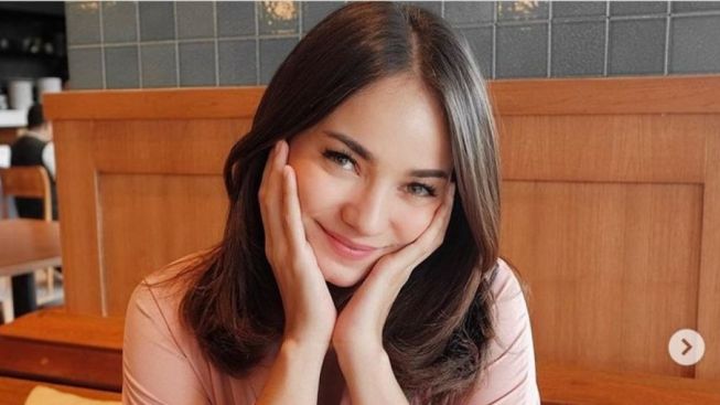 Dicibir Terlihat Tua oleh Netizen, Enzy Storia Tanggapi dengan Cantik dan Elegan