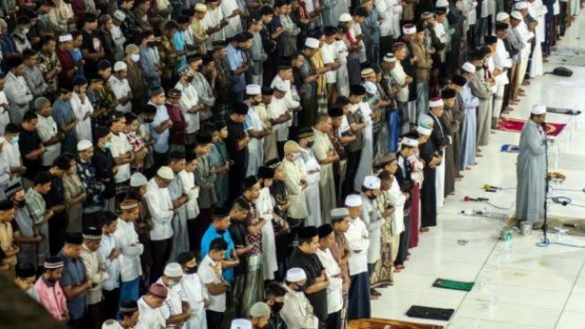 Simak! Ini Manfaat Salat Tarawih Bagi Kesehatan, Satu di antaranya Menurunkan Berat Badan