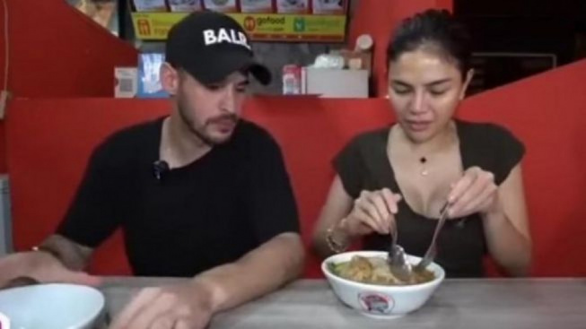 Netizen Teringat Nikita Mirzani saat Makan Bakso Bareng Antonio Dedola: Masih Heran Tony Gak Dibeliin