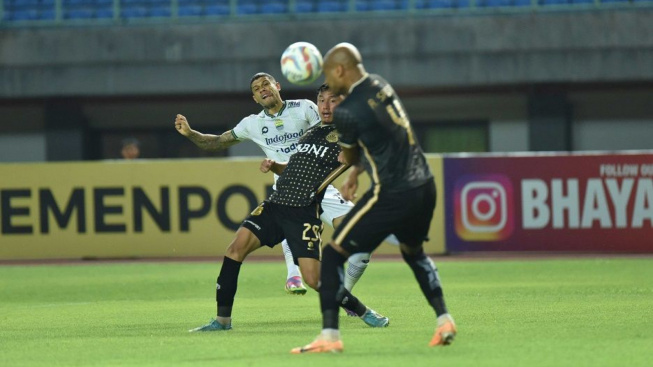 Gol Dramatis Ciro ke Bhayangkara FC jadi yang ke-1000 untuk Persib Bandung