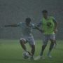 Latihan Perdana Persib Disambut Guyuran Hujan Deras